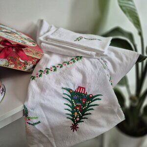 Christmas Hand Embroidered Tablecloth and 4 napkins , Holiday Table Cott